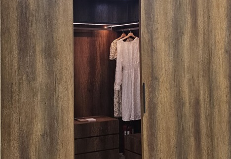 CS walk-in wardrobe - open layout