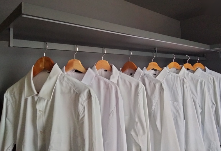Wardrobe hanging rod - clothes