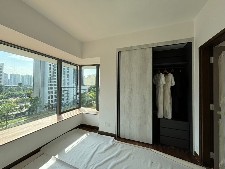 watermark @ robertson quay kitchen and wardrobe view